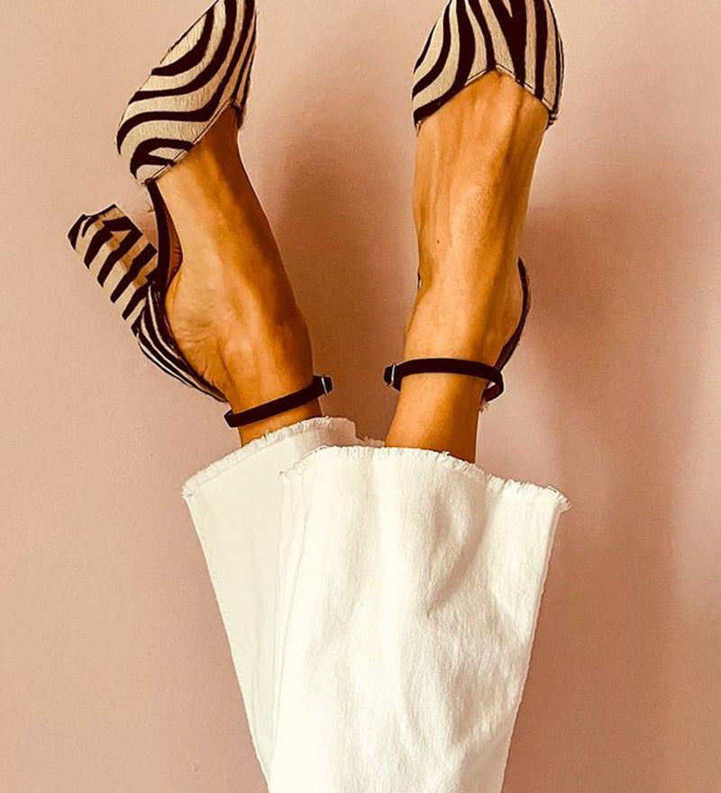 Ibolya - Közepes sarkú szandál zebra mintával