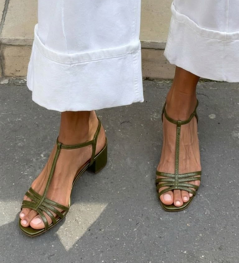 Allegra | Arany Szandálok Mindennapi Elegancia